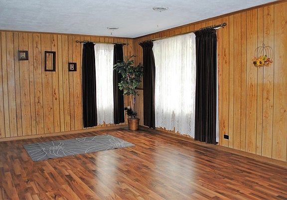 2nd image of 323 Nokomis St