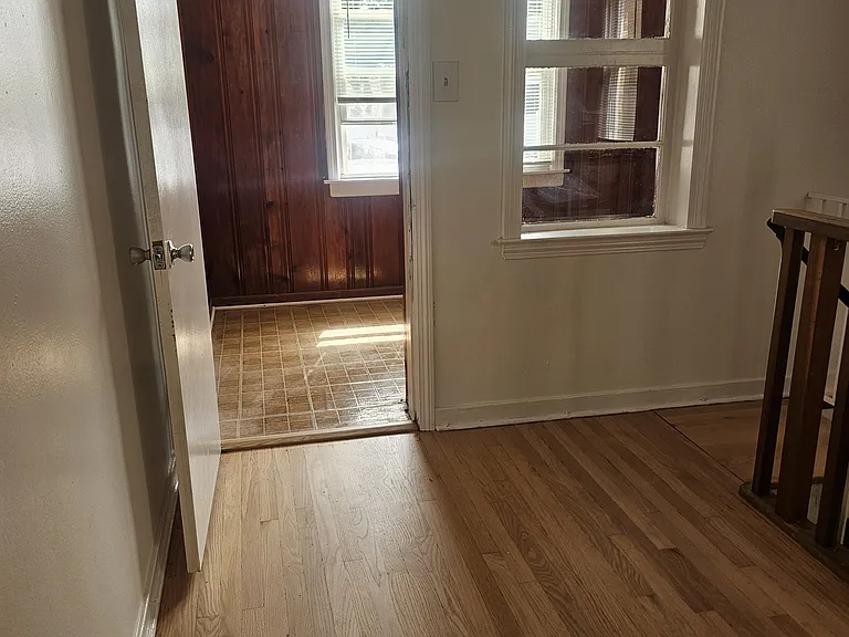 9013 La Crosse Ave #1B — Photo 6