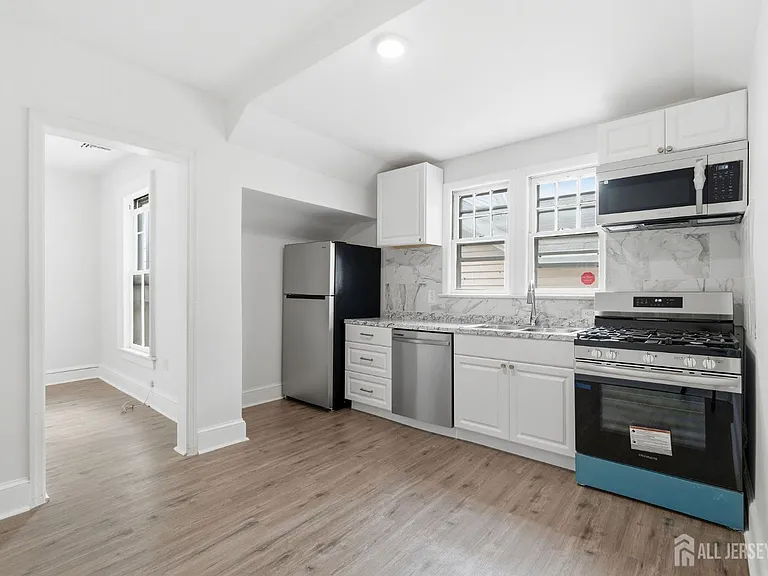 30 W Somerset St #2B — Photo 2