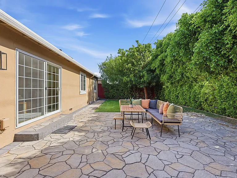 1850 Briarwood Dr — Photo 36