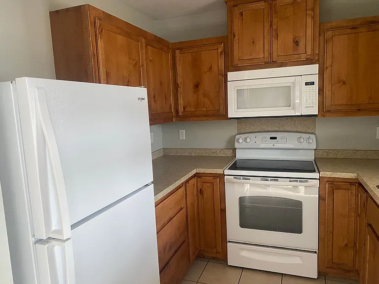 111-113 Cherokee — Photo 4