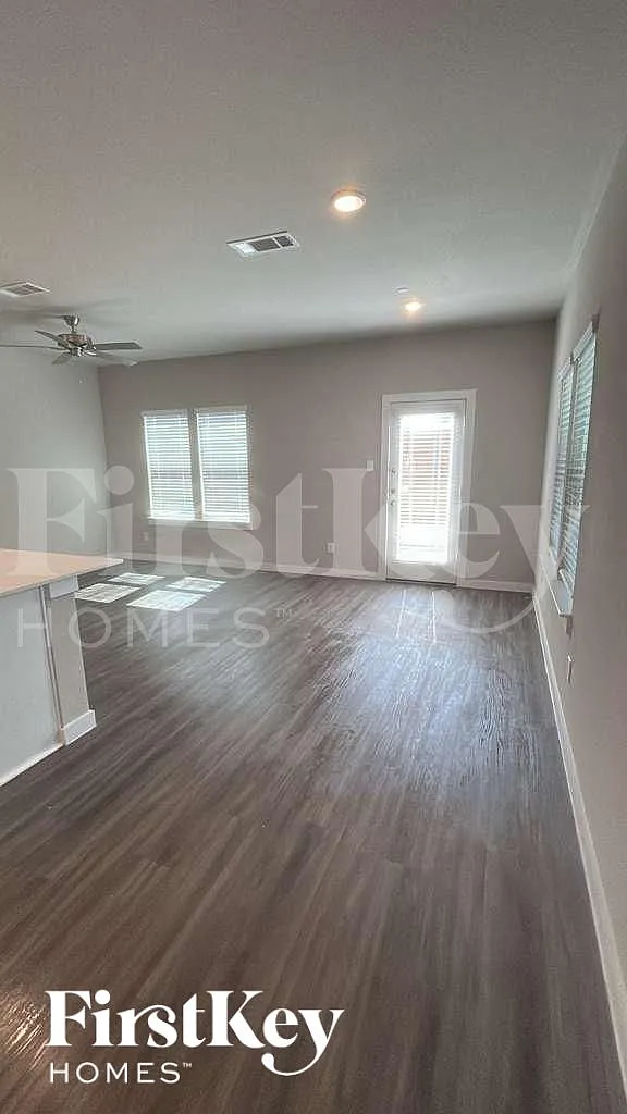 Building Photo - 18334 W Centro Cir