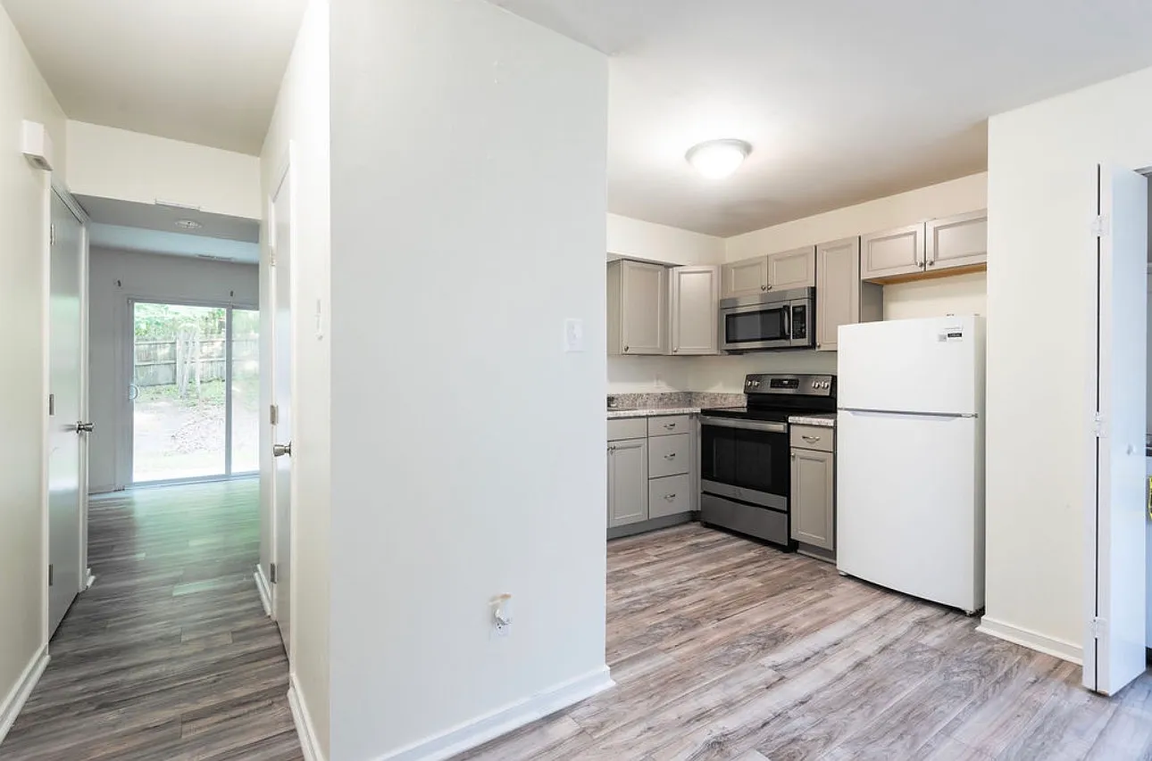 2 bed, 1.5 bath, 988 sqft, $1,650 — Photo 4