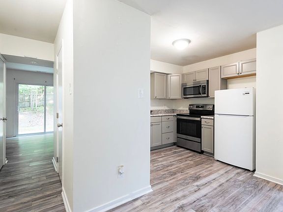4th image of 15249 Broadwater Cir