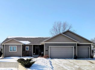 212 Eastwood Dr, Redwood Falls, MN 56283