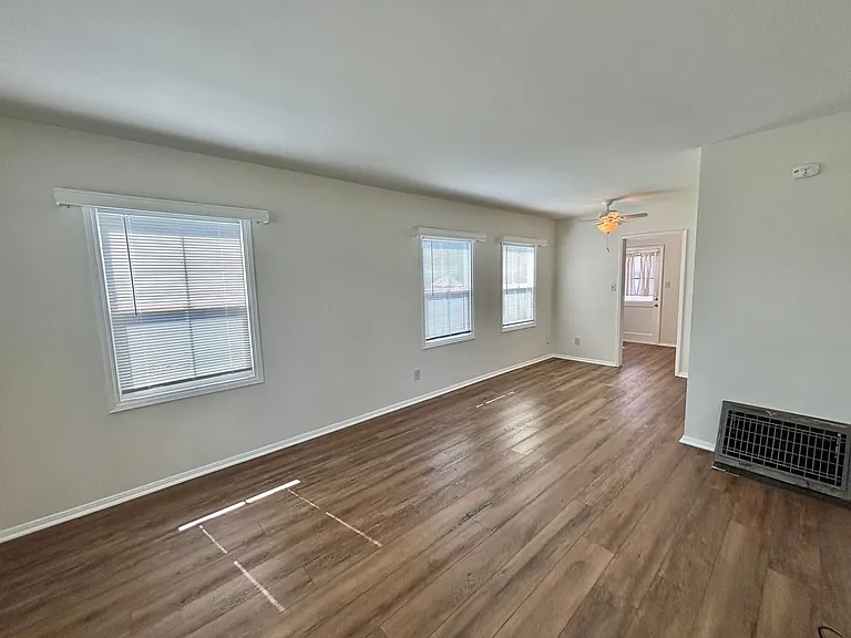 8112 Taylor St — Photo 2