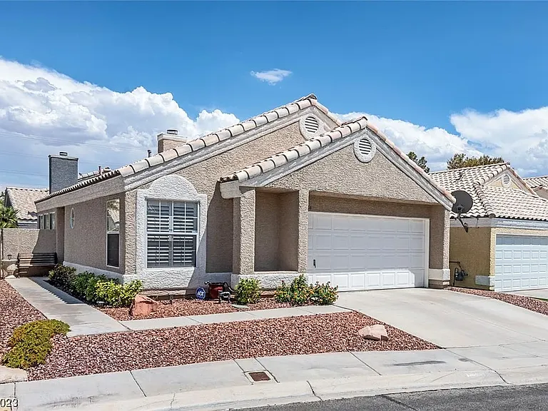 3304 Paragon Dr — Photo 1