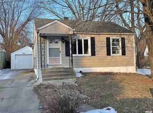 2211 N Flora Ave, Peoria, IL 61604