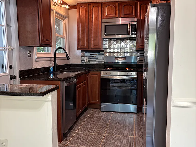 2420 W South St — Photo 22