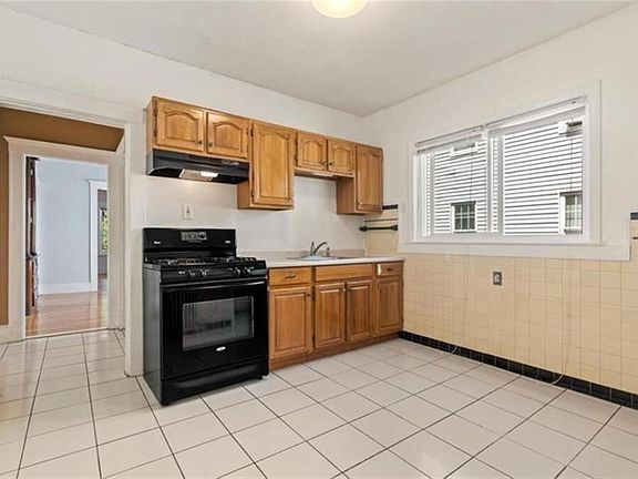 3rd image of 38 George St