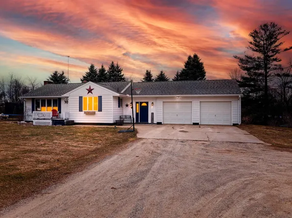6740 S Eberhart Ave, Clare, MI 48617