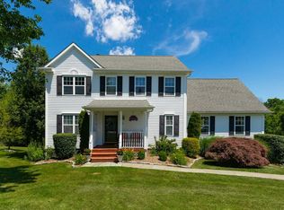 33 Van Scoy Rd, Poughquag, NY 12570