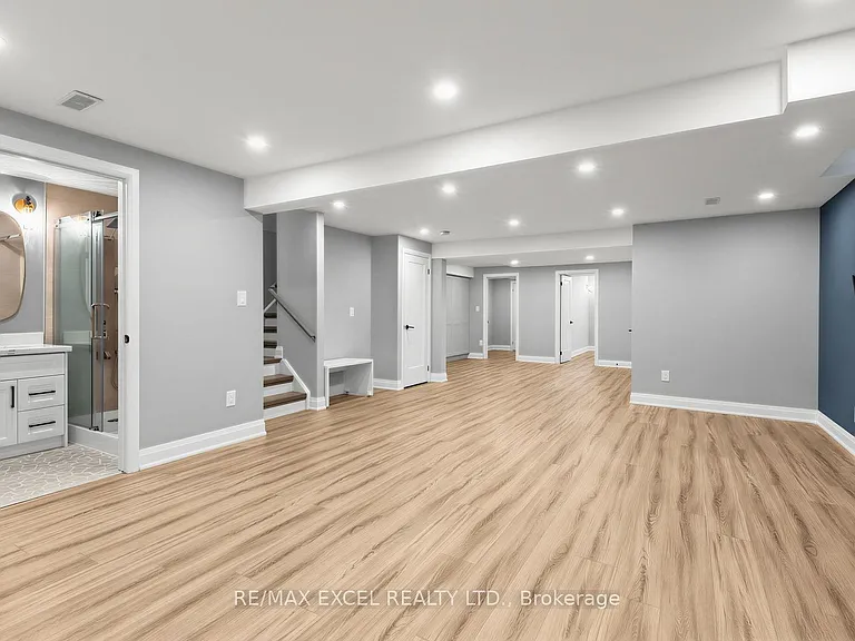 25 Demott Ave — Photo 28