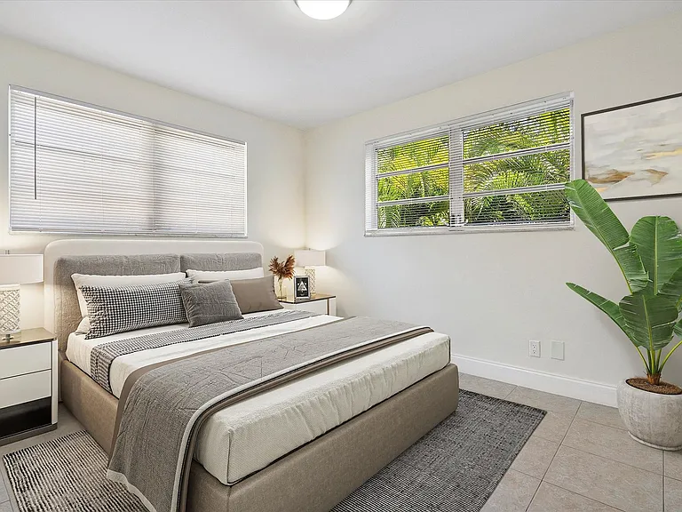 1715 N 16th Ave #102 — Photo 35