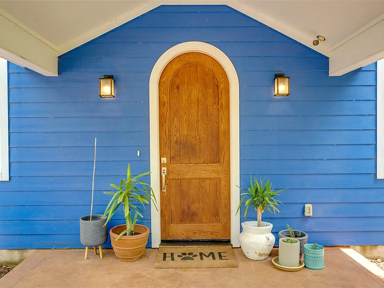 719 Birch Ln — Photo 3