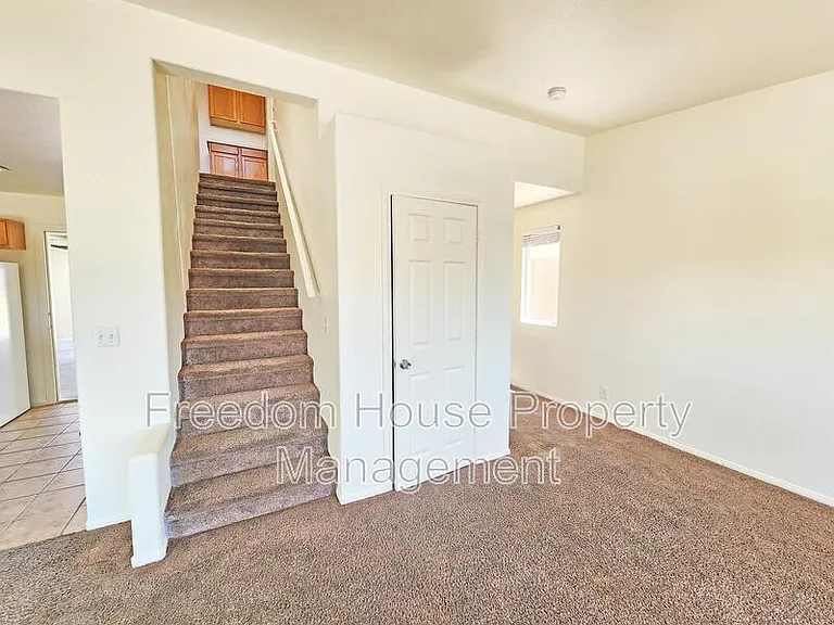 1080 Karen Ct #3 — Photo 12