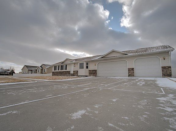 3rd image of 1009 N Richland Dr