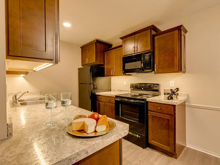 Knob Hill Apartments — Photo 5