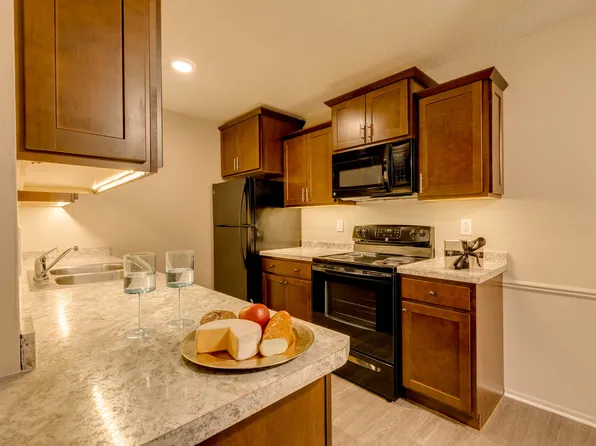Knob Hill Apartments