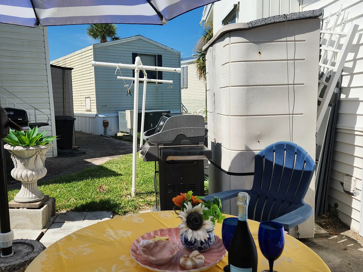 831 Nettles Blvd — Photo 2