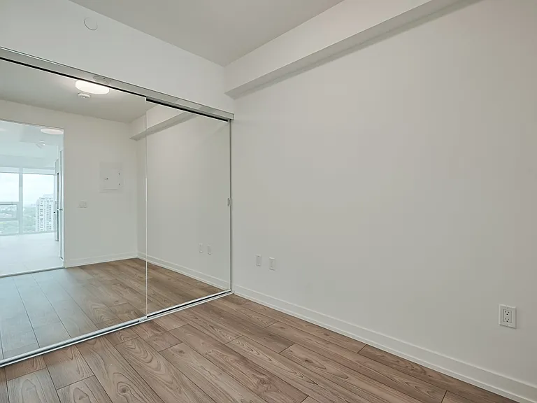 223 Redpath Ave — Photo 133