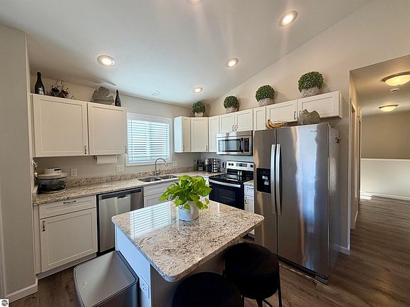 5th image of 1116 Basil Pl