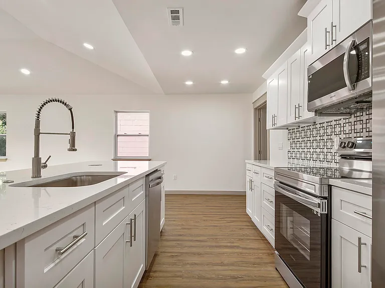 112 N Gayle Ave — Photo 13