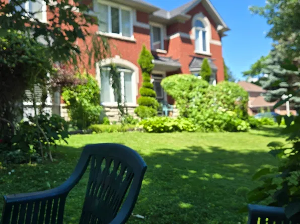 883 Strouds Ln, Pickering, ON L1V 7G1