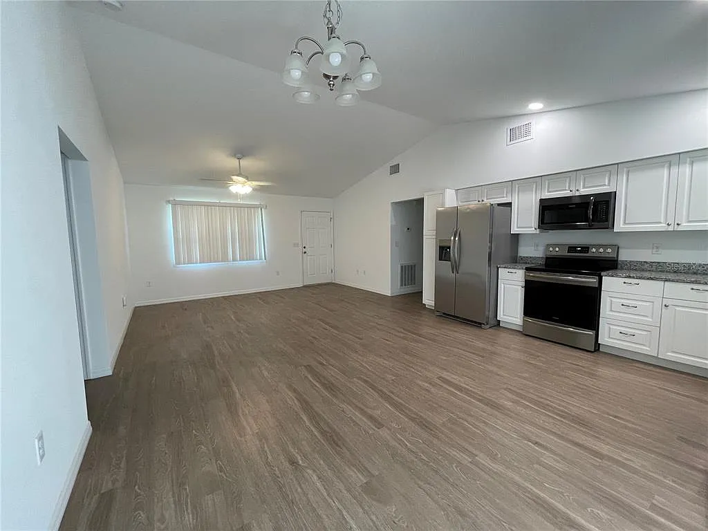 3 bed, 2.0 bath, 1140 sqft, $1,700 — Photo 4