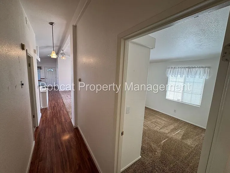1129 Gambrel Dr — Photo 12