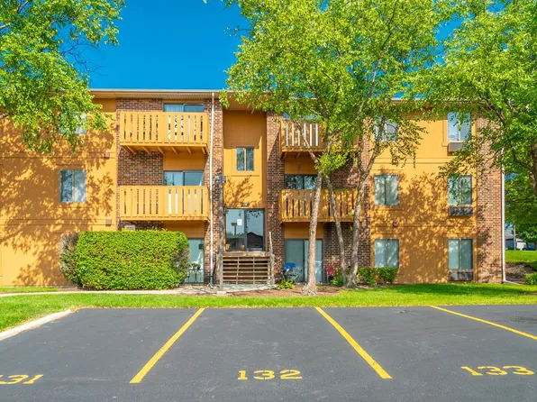 718 Rodenburg Rd APT 307, Roselle, IL 60172