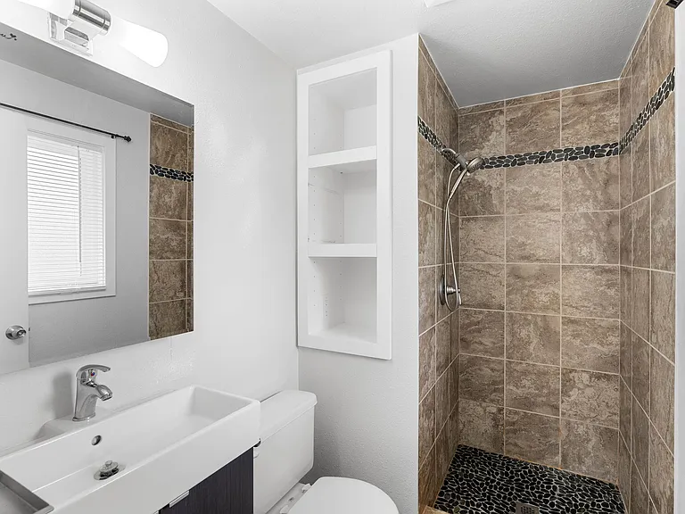 1378 NE Centurion Dr — Photo 27