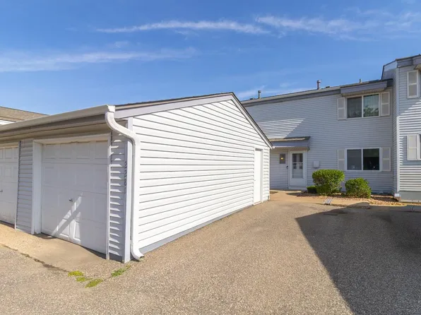 2281 Pond Ave E, Maplewood, MN 55119