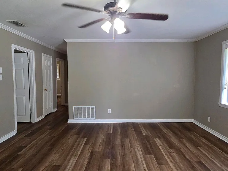 117 E Hoyt Dr — Photo 3