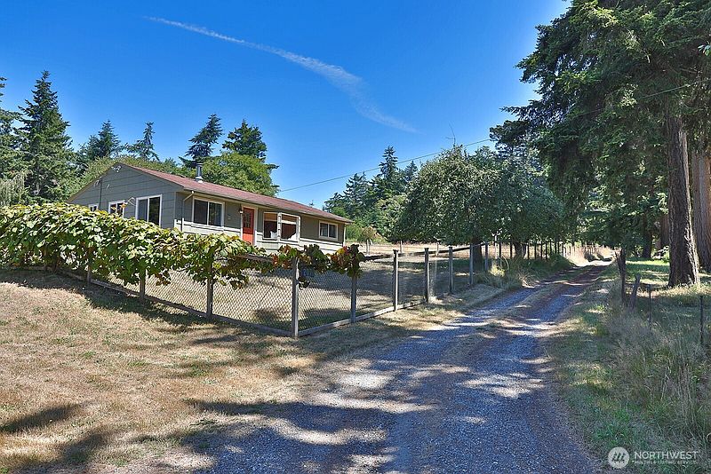 3rd image of 207 Fort Casey Road
