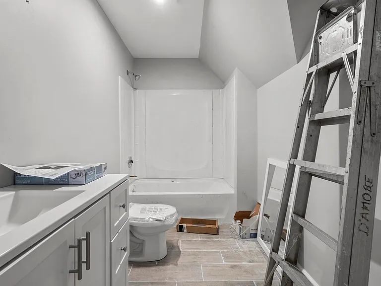 548 Ferry St #3 — Photo 7
