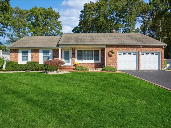 11 Gardenia Road, Mount Sinai, NY 11766