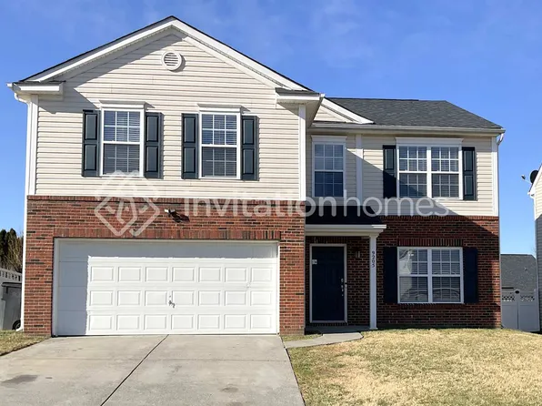 9205 Ames Hollow Rd, Charlotte, NC 28216