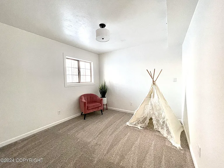 629 E Eklutna Ave — Photo 18