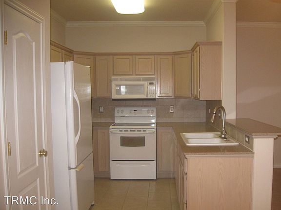 3rd image of 14901 Windward Dr APT 401