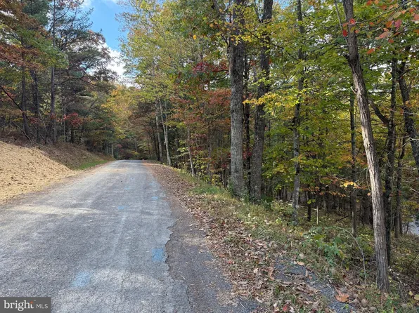 Susan Rd, Mount Jackson, VA 22842