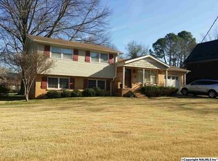 306 Meadowbrook Dr SE, Huntsville, AL 35803