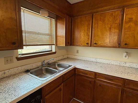 2nd image of 721 E Aspen St