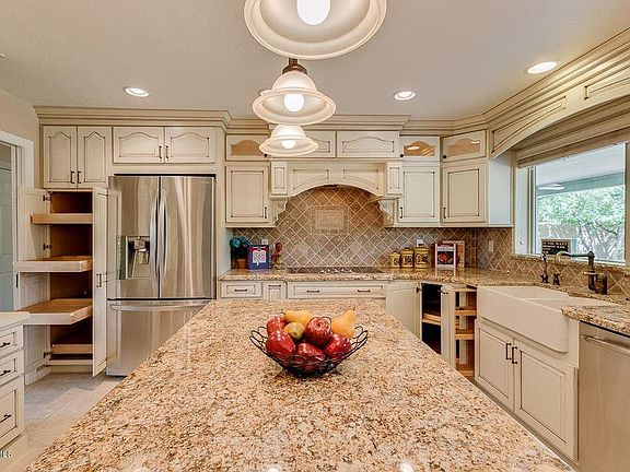 Gourmet Kitchen with all the bells and whistles 1