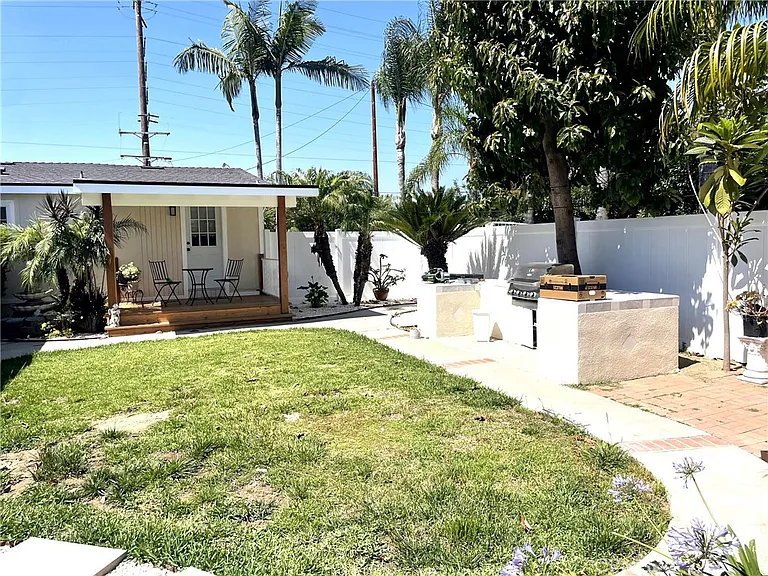 9488 Foster Rd — Photo 32