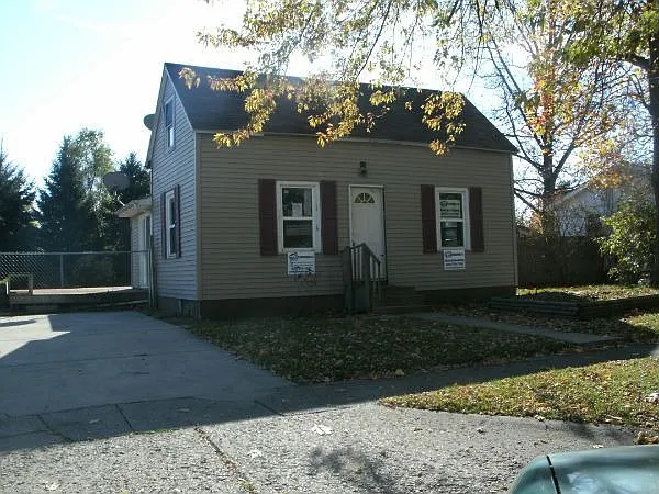 206 Laurel St photo 1