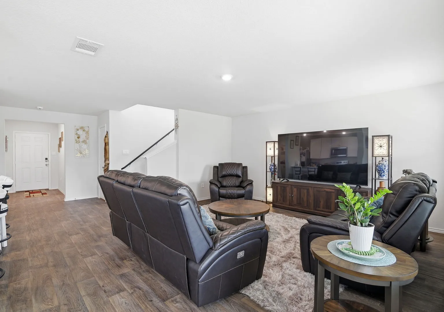 New 4-bed 3-bath home available near Lackland AFB! Move in Now! — Photo 4