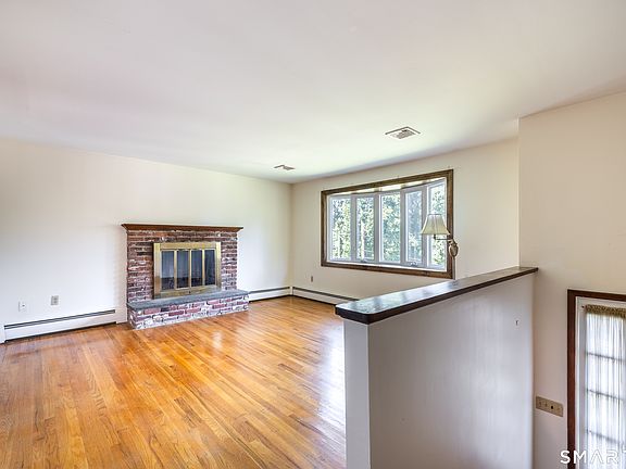 4th image of 121 Longfellow Road