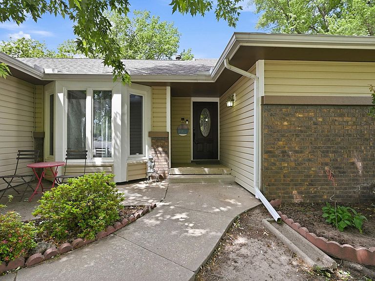 Listing photo 5
