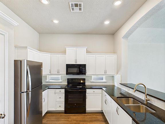 3rd image of 2131 Dumfries Dr
